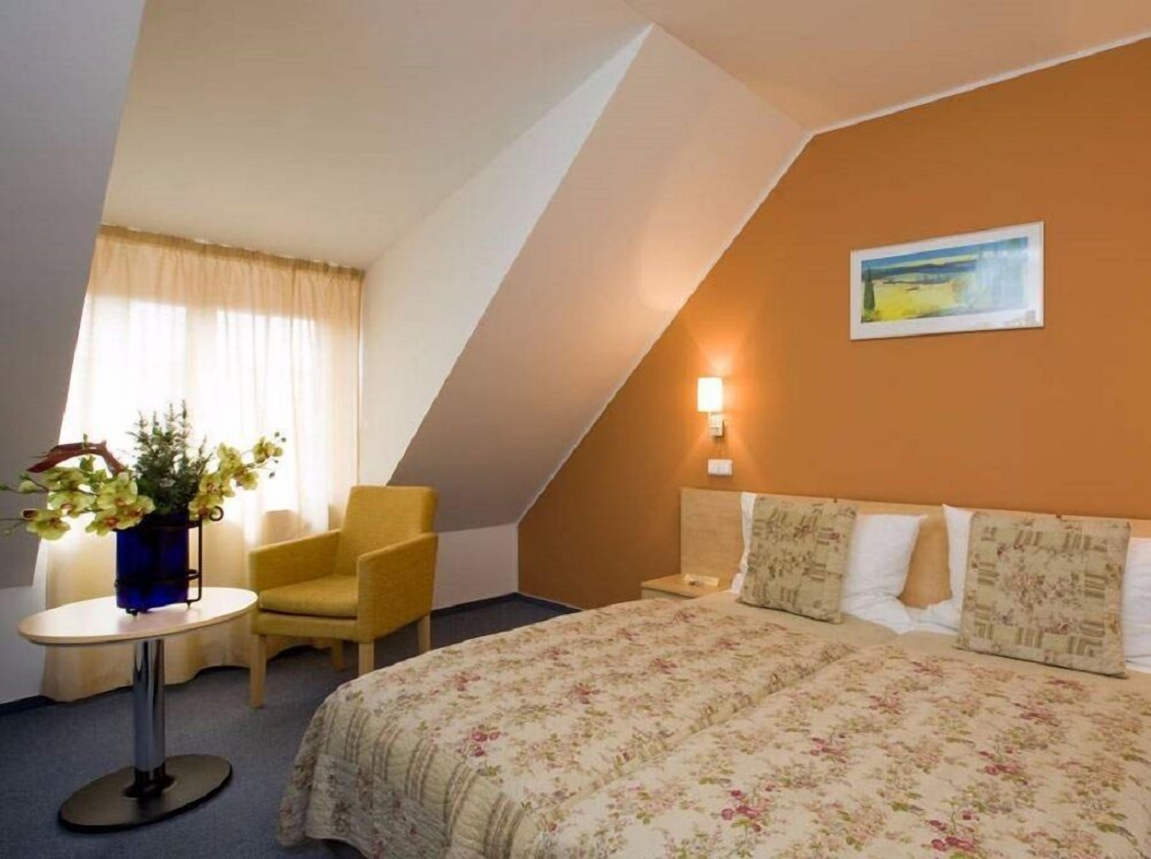 Hotel Chvalska Tvrz, Prague